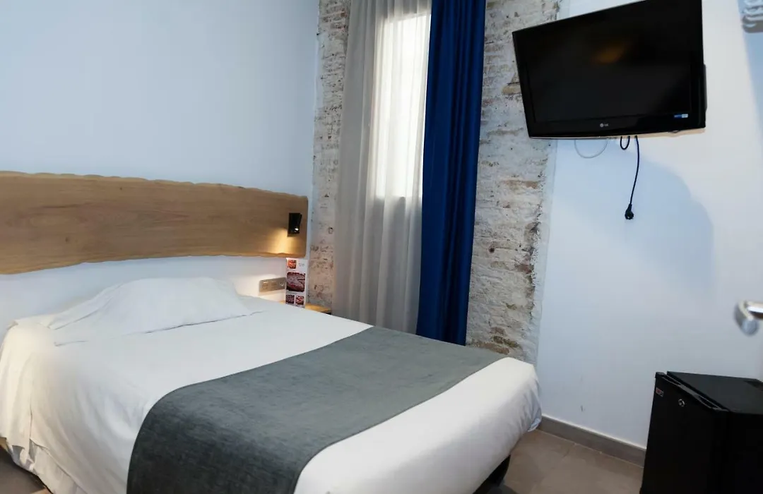Hostal Paris-1