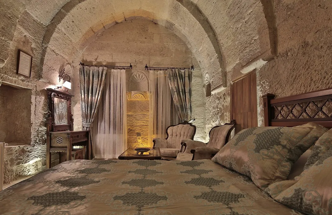 Shoestring Cave House-1