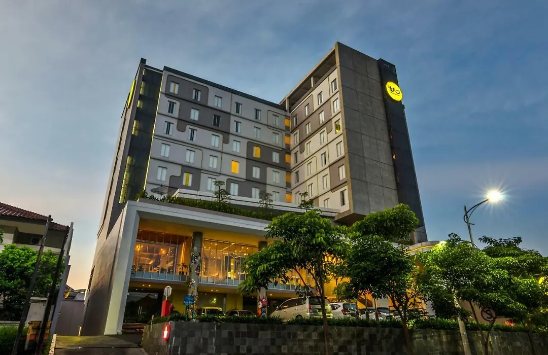 Yello Hotel Jemursari-1