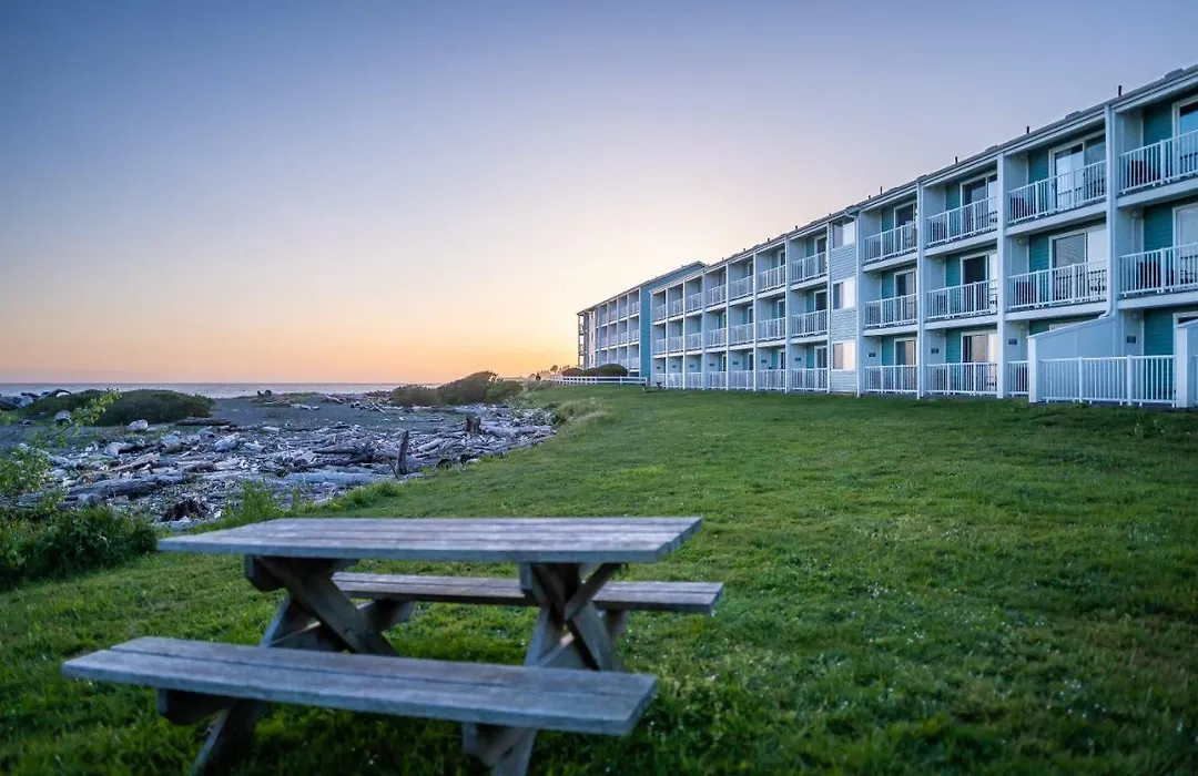 Beachfront Inn-1