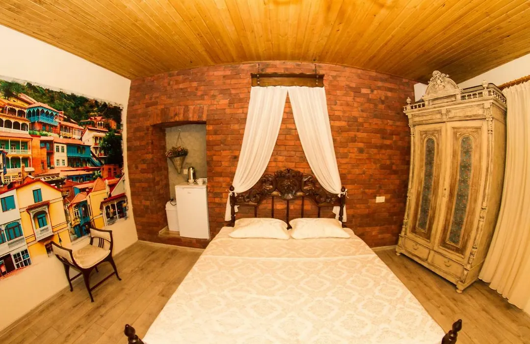 Vintage Art Rooms-1