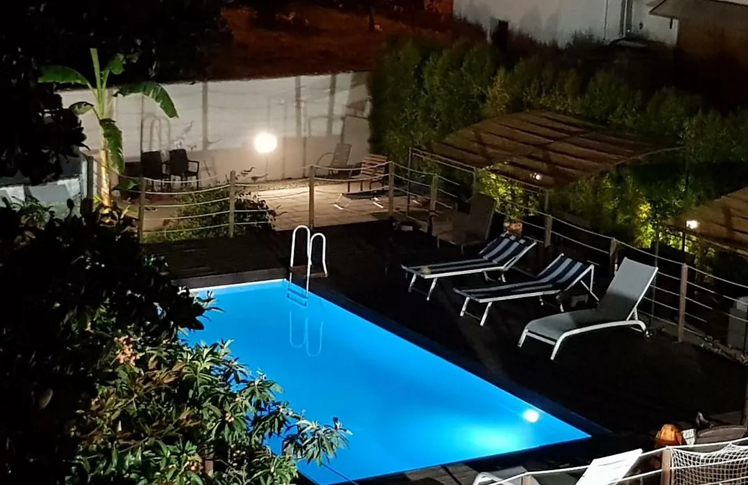 Il Giardino Di Flora Con Piscina & Jacuzzi-1