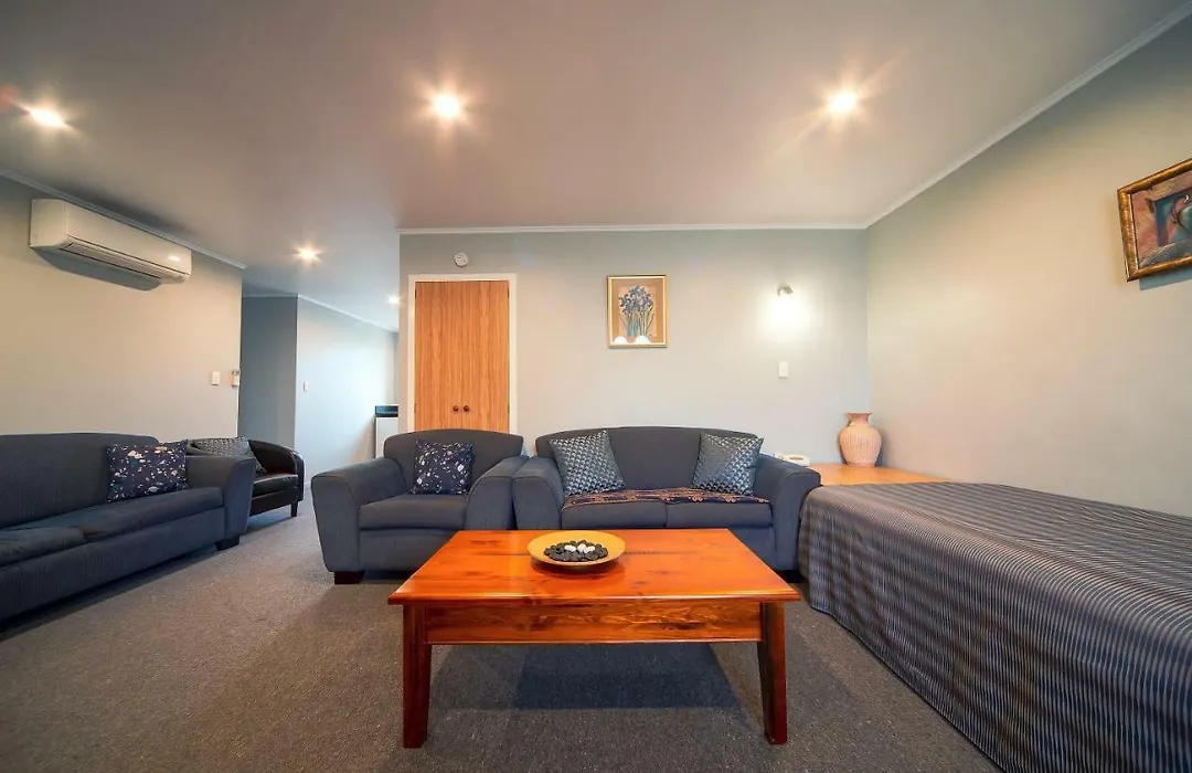 Coronation Park Motels-1