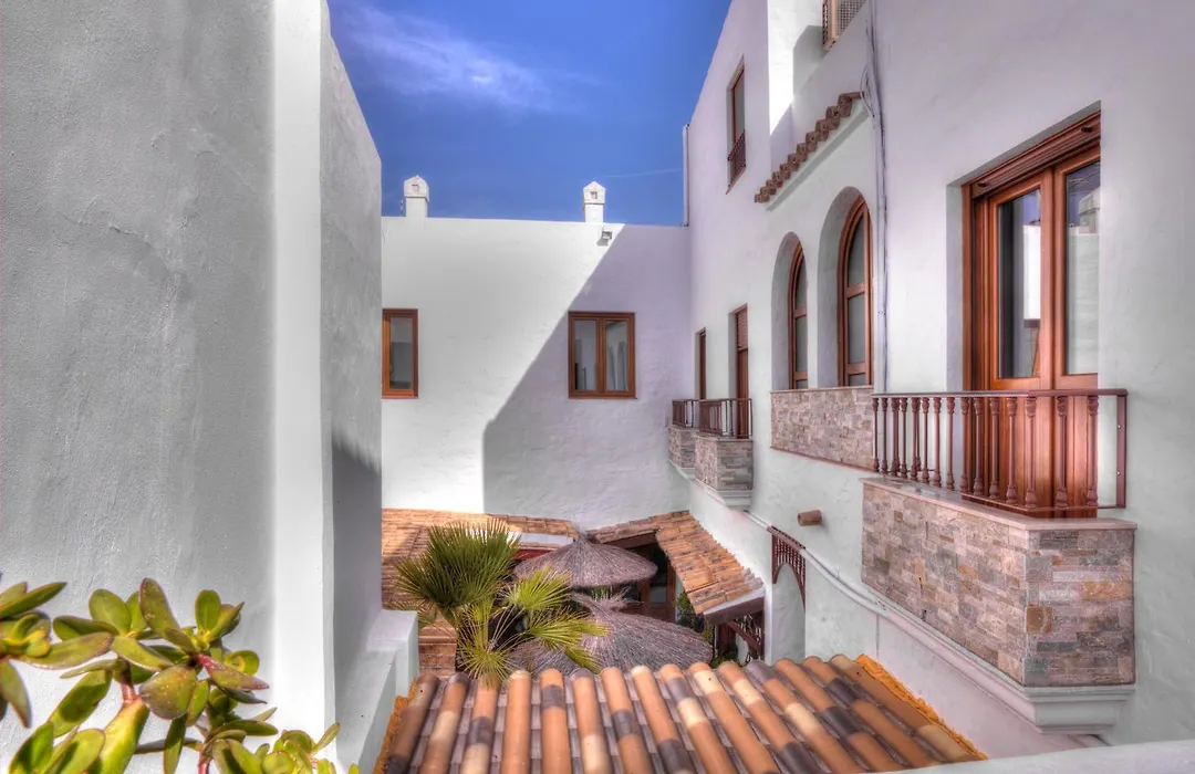 Hotel Almadraba-1