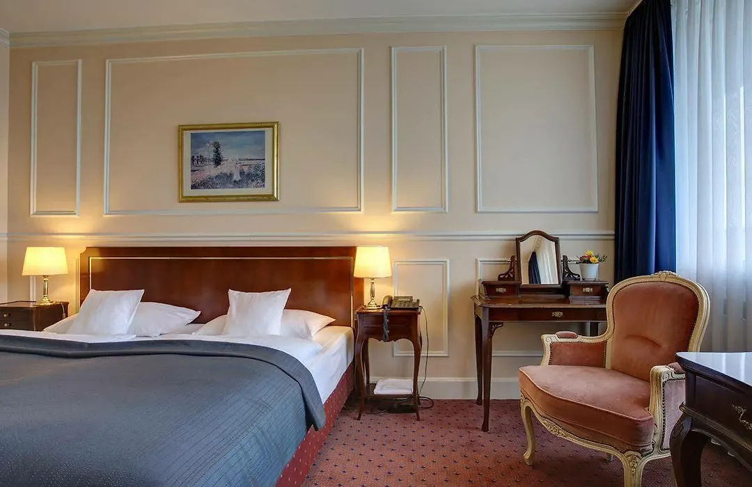 Centro Hotel Bristol-1