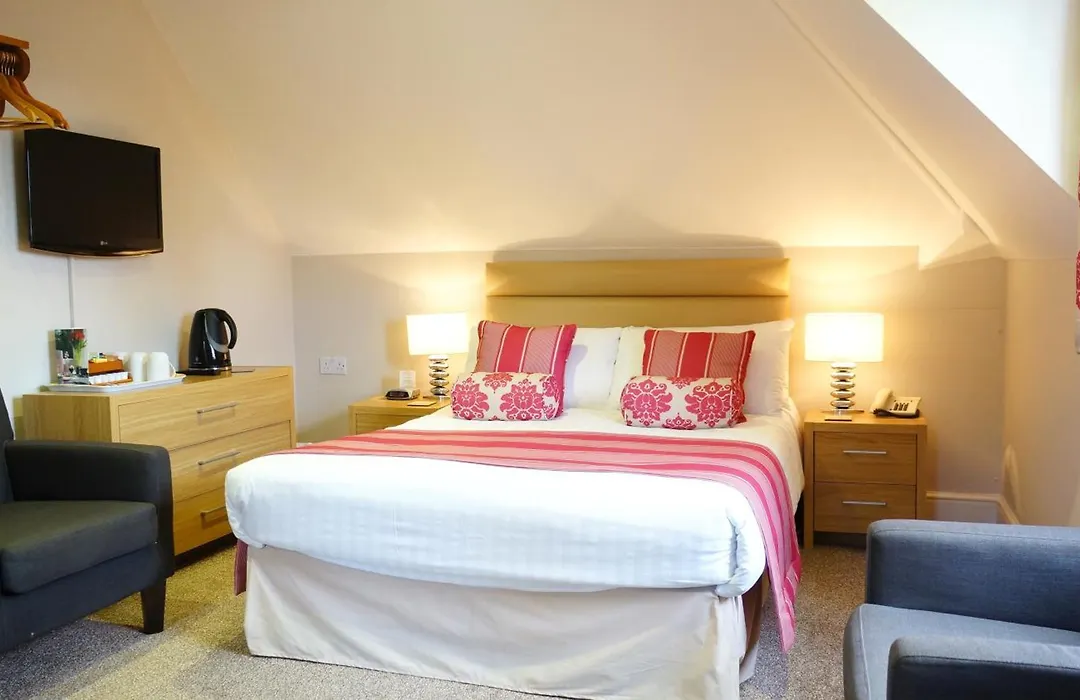 The Lawn Guest House Gatwick-1