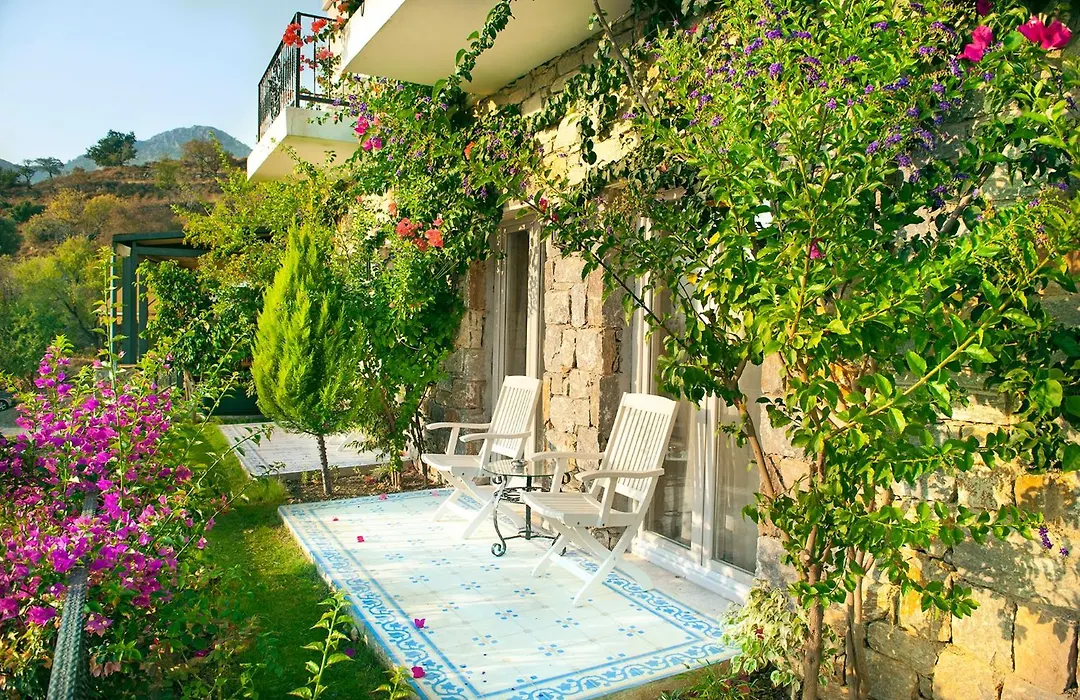 Swan Lake Hotel - Adult Only-1