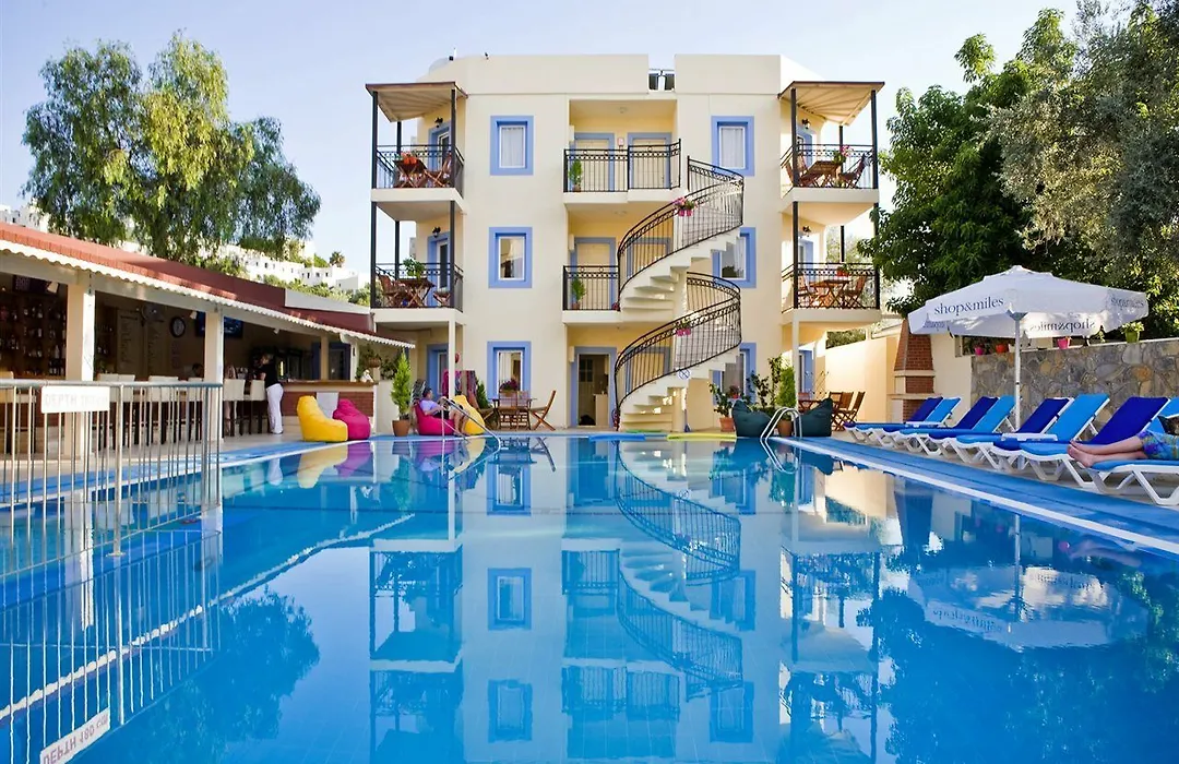 Merve Apartments, Your Home From Home In Central Bodrum, Street Cats Frequent The Property, Not All Apartments Have Balconies , Ground Floor Have Terrace With Table And Chairs-1