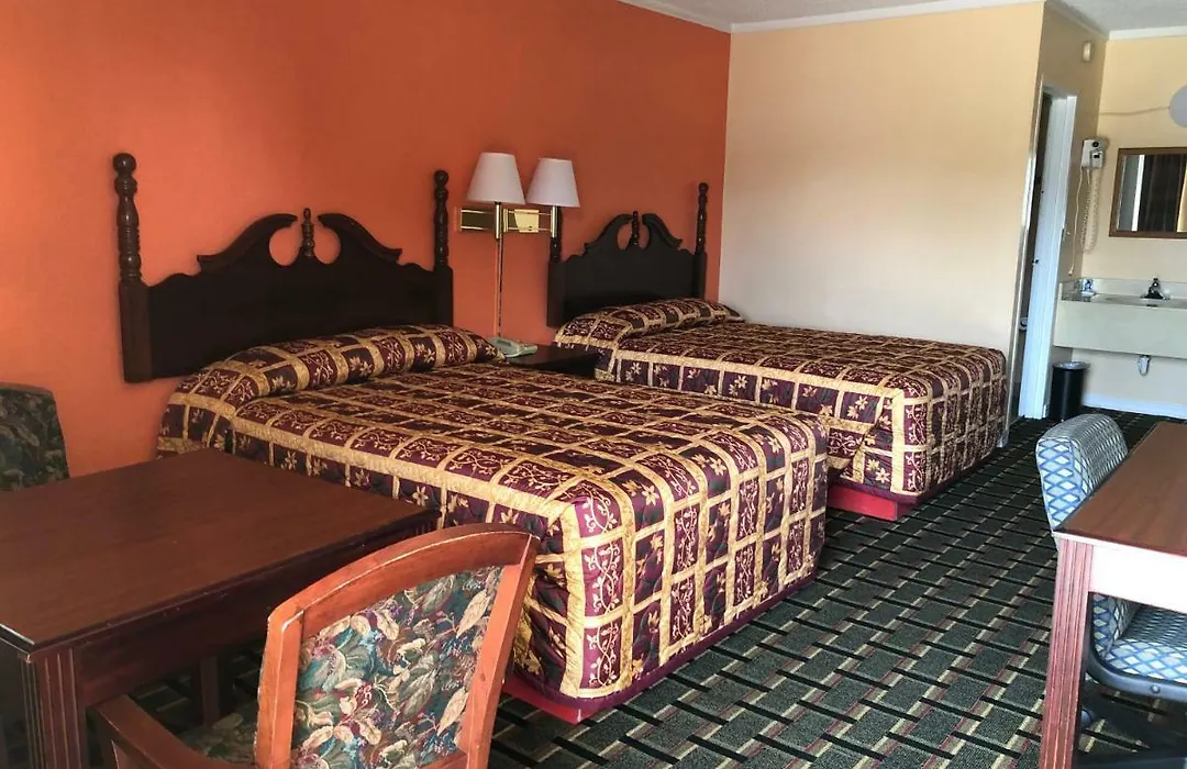 Deluxe Inn-1