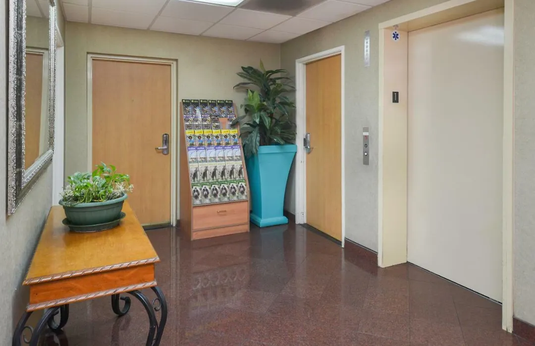 H3 Inn & Suites - Lax Airport - Los Angeles-1