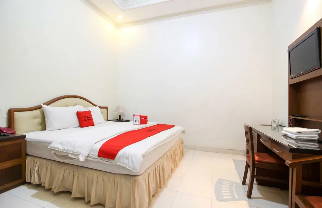 RedDoorz plus @ Tegal Panggung-1