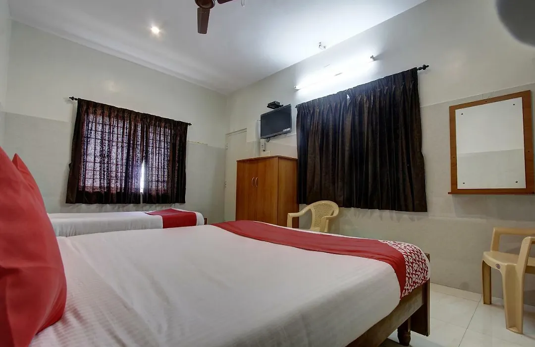 Oyo 37951 Lrm Hotels-1