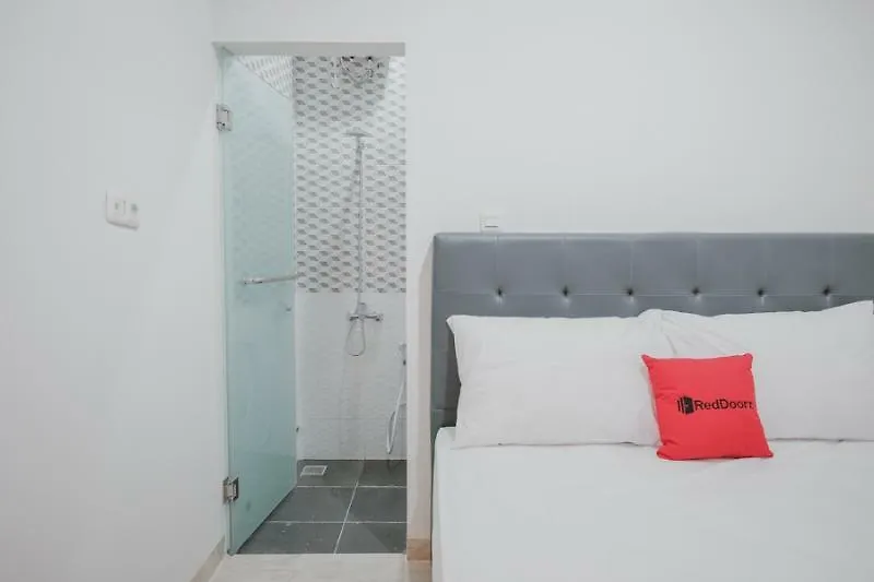 Reddoorz Near Taman Palem-1