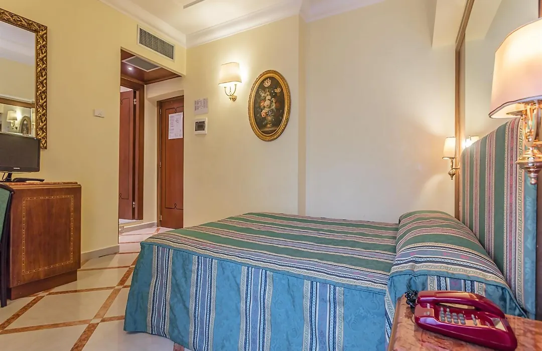 Raeli Hotel Noto-1