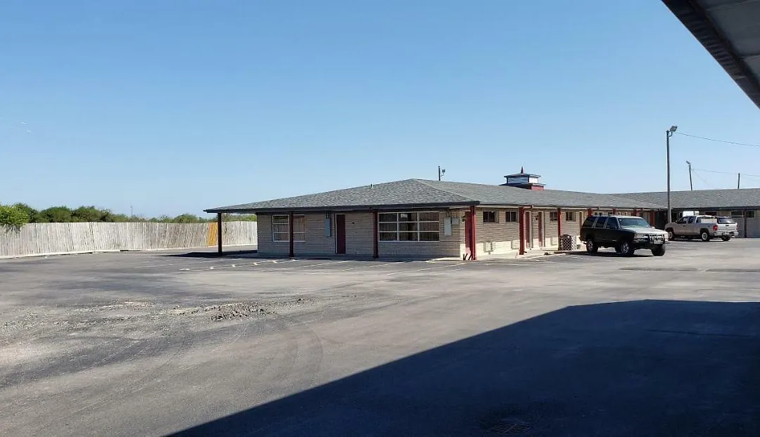 Americas Best Value Inn & Suites Corpus Christi-1