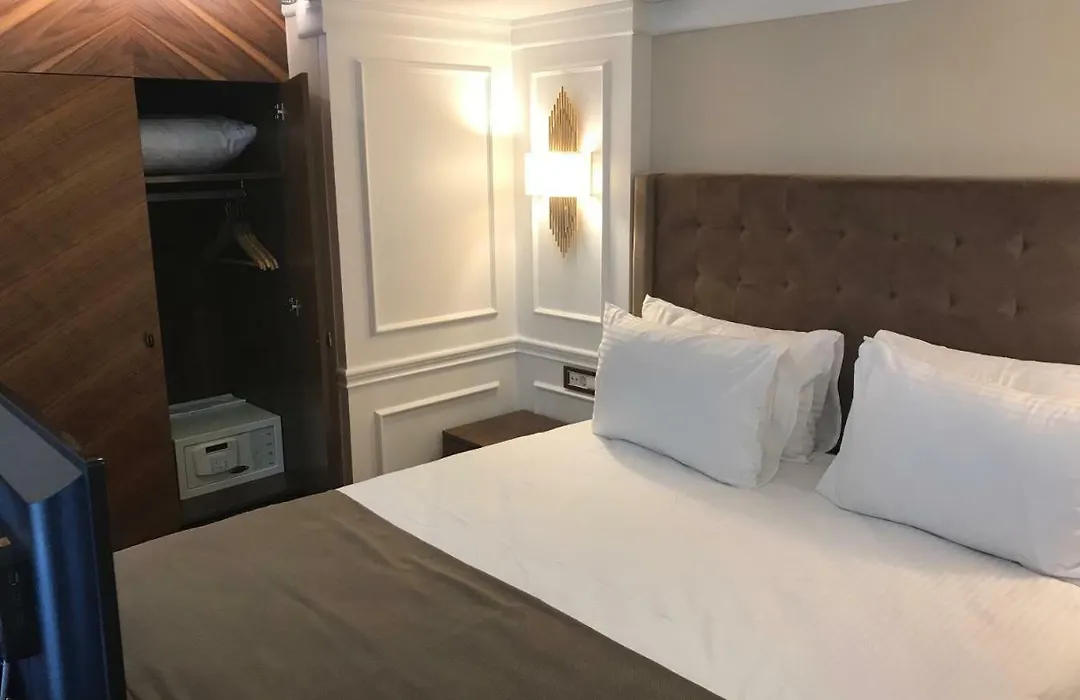 Old Port Hotel Suit-1