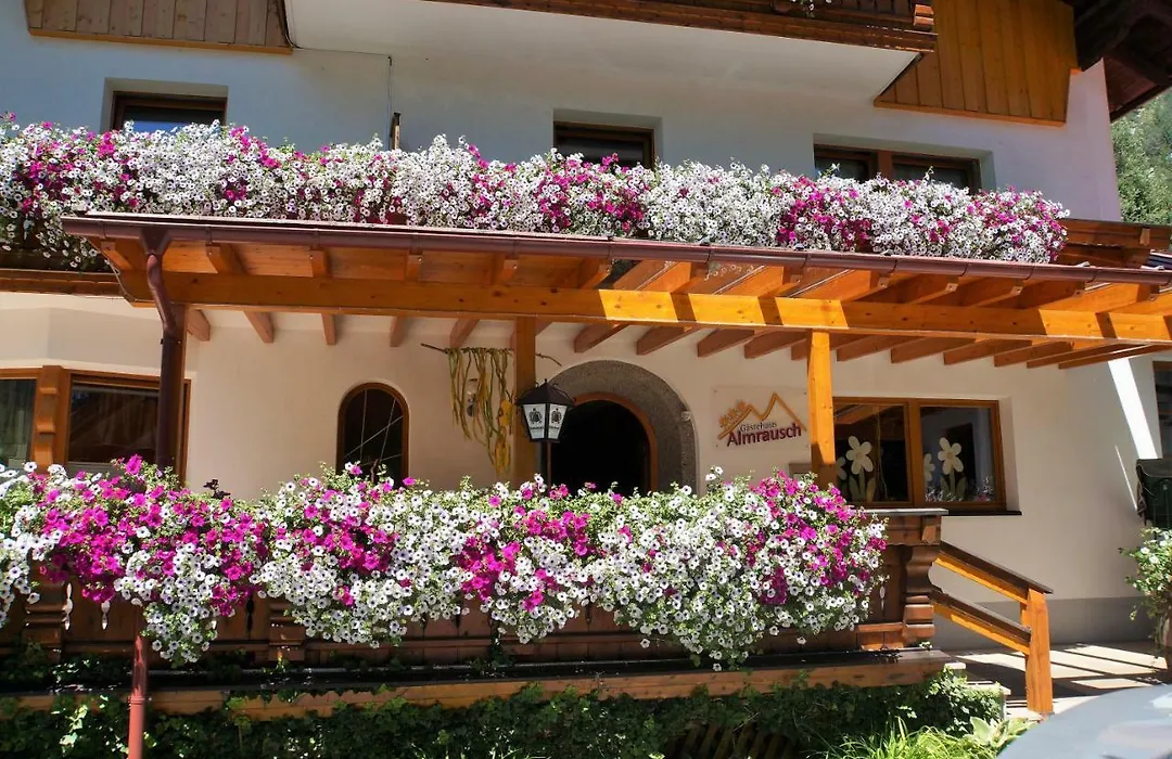 Gästehaus Almrausch, Ferienanlage mit Pool-1