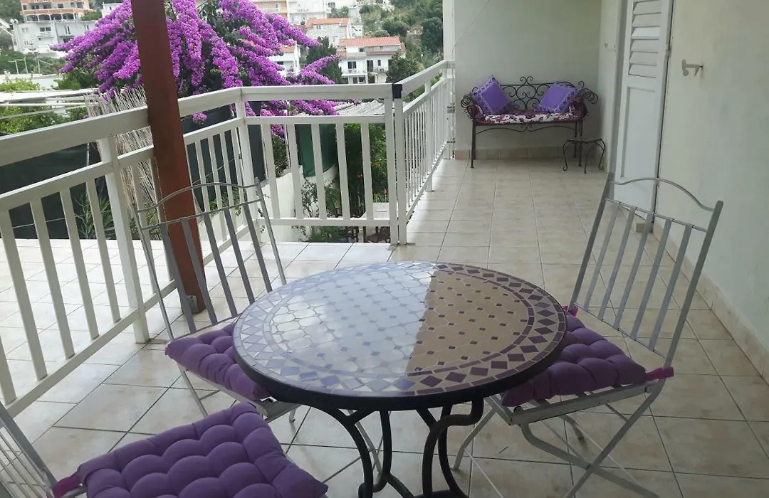 Noor Apartment And Room-1