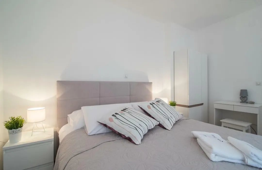 Leona Deluxe Apartments-1