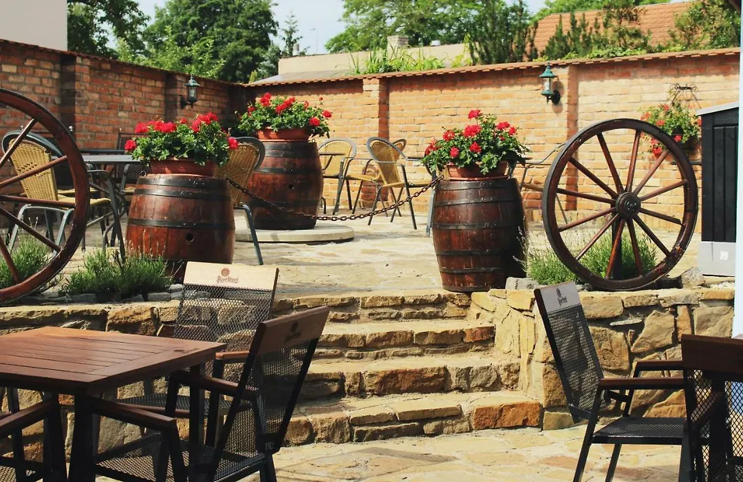 Penzion A Restaurace U Kalendu-1