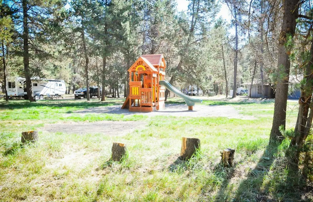 Bend-Sunriver Camping Resort Studio Cabin 6-1