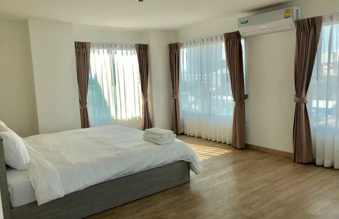 The Lux Ladprao 10-1