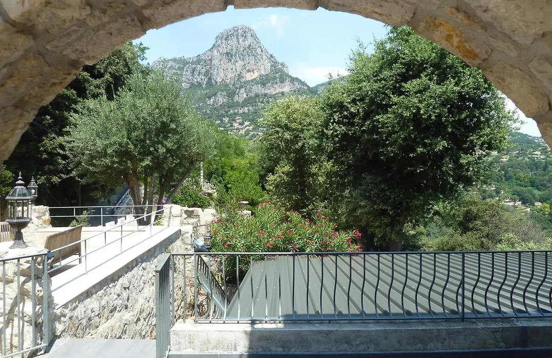 Au Pied des Baous-1