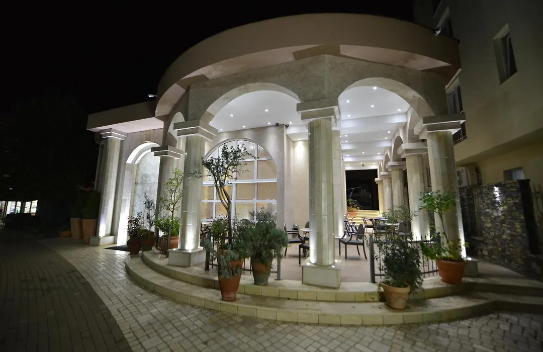 Hotel Flowers-1