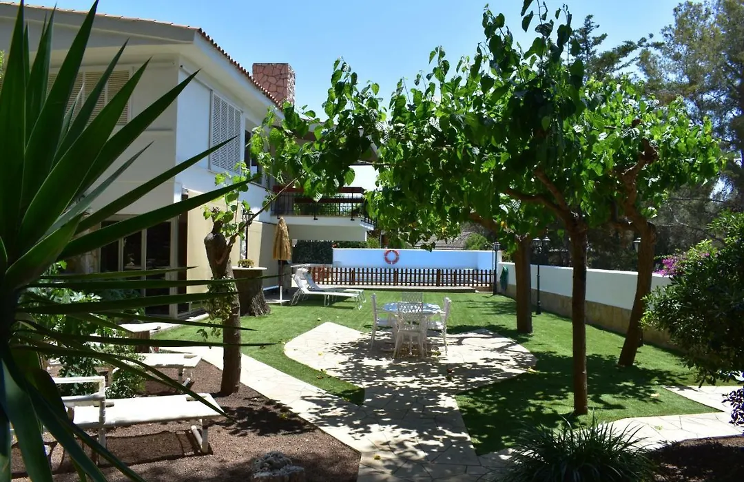 Villa Garden-1