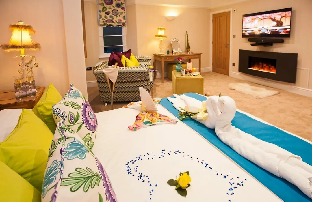 Windermere Boutique Hotel Spa Suites & Hot Tubs-1