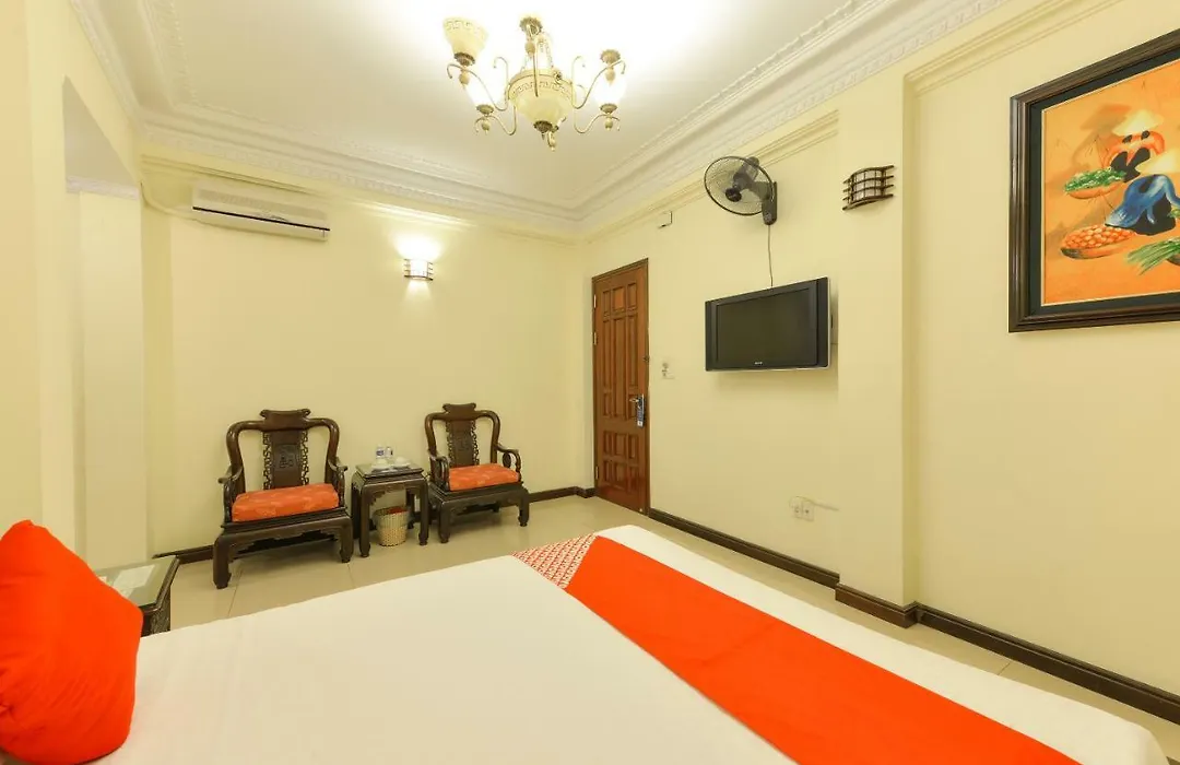 Lucky 2 Hotel & Travel-1