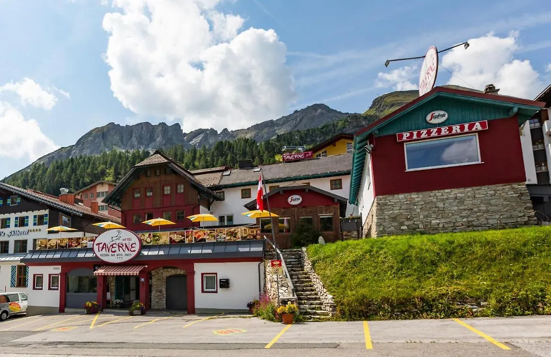 Party Hotel Taverne-1