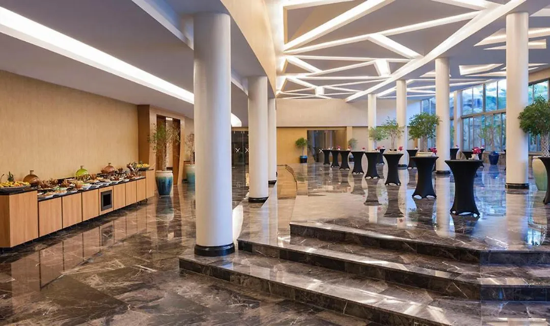 Noah'S Ark Deluxe Hotel & Spa-1