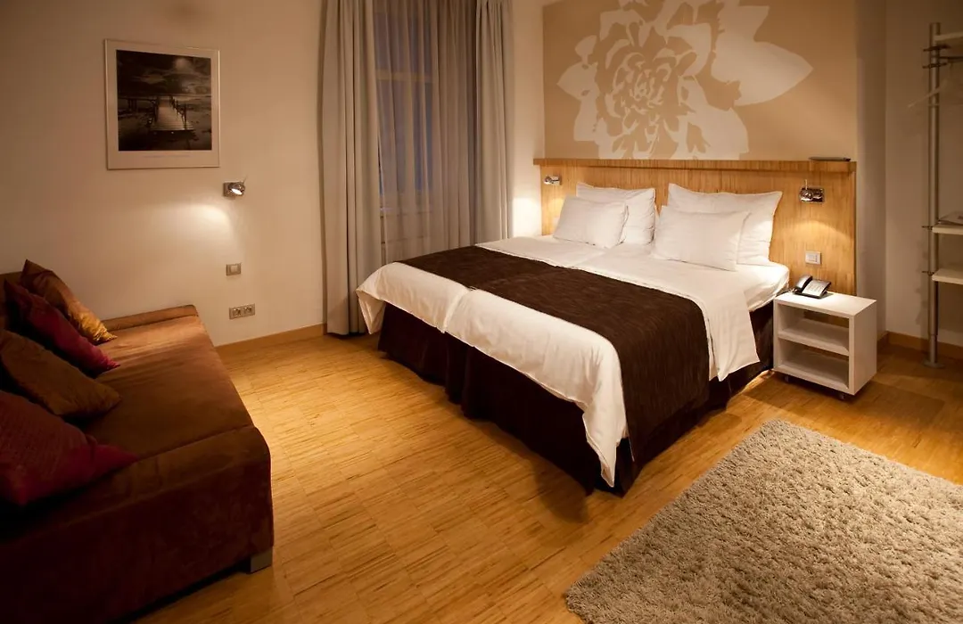 Dahlia Inn-1
