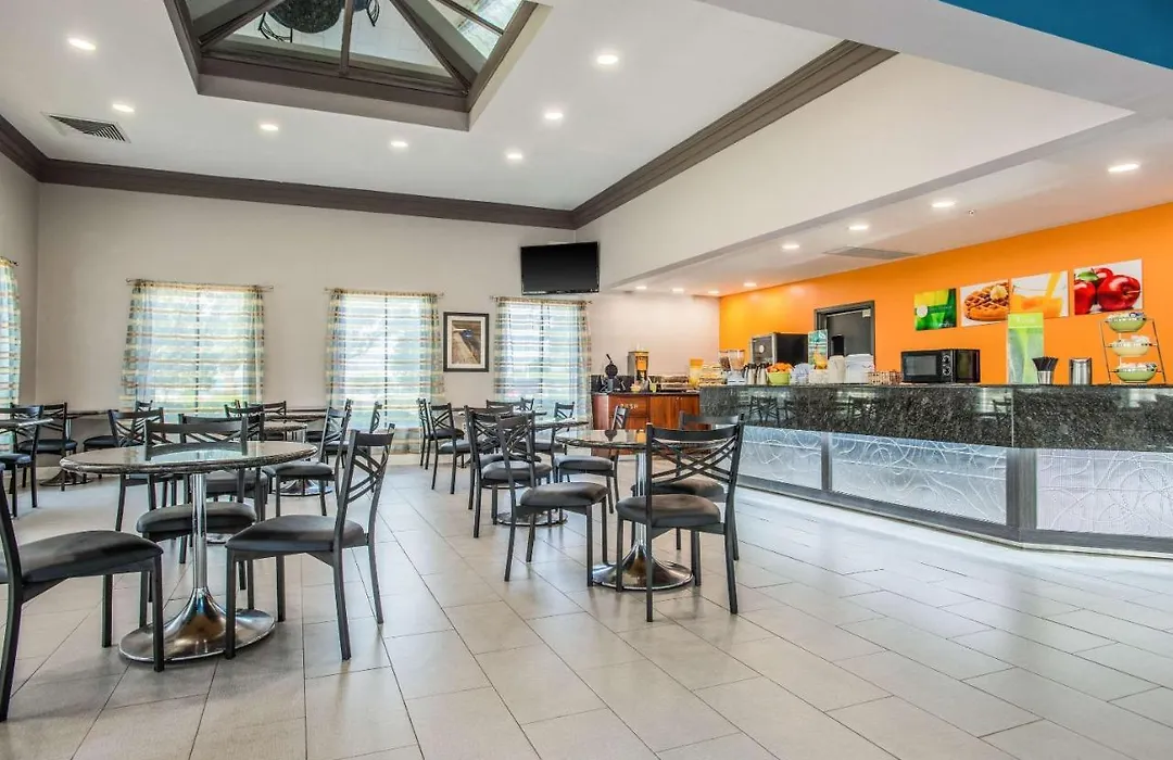 Quality Suites Lake Charles Downtown-1