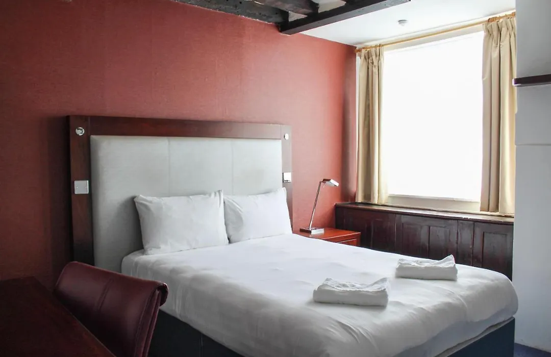 Heathrow Lodge-1