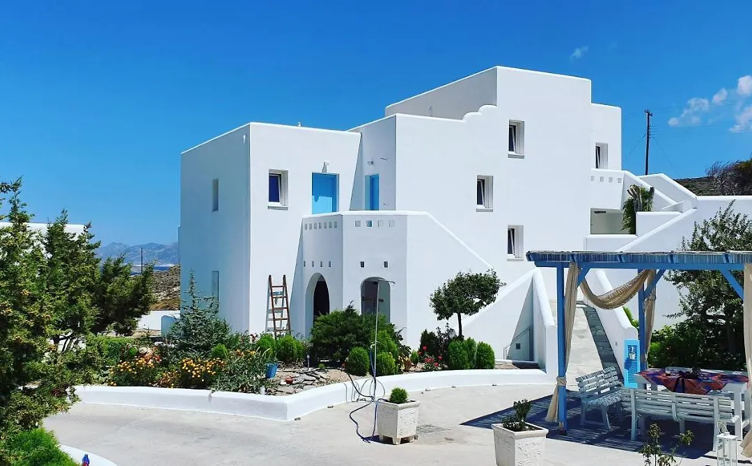 Sarakiniko Rooms-1