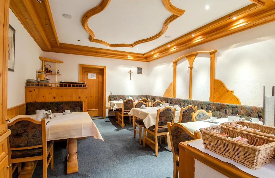 Hotel Garni Golfais-1
