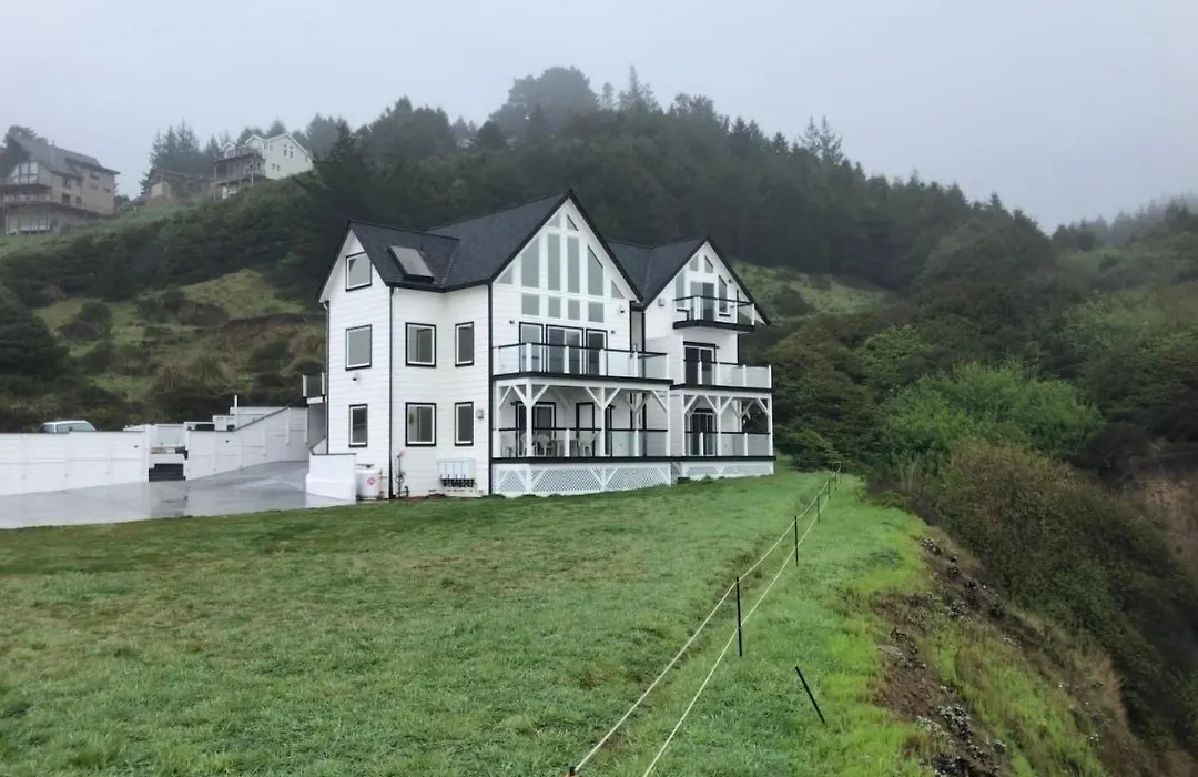 The Castle Inn Of The Lost Coast-1