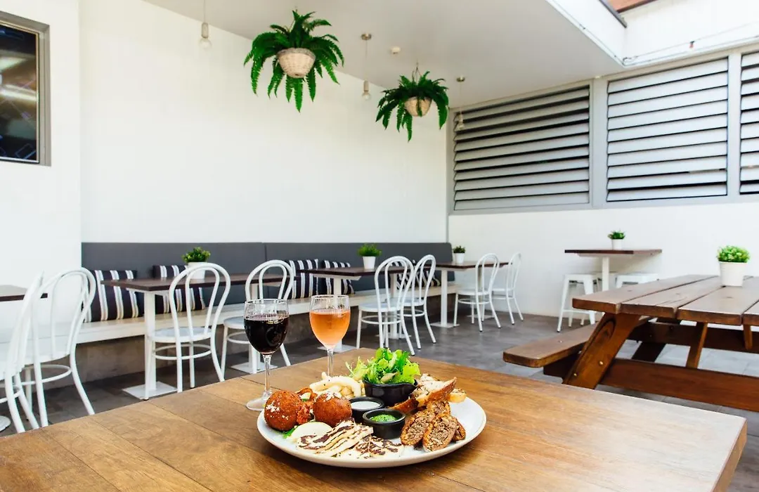 Coniston Hotel Wollongong-1
