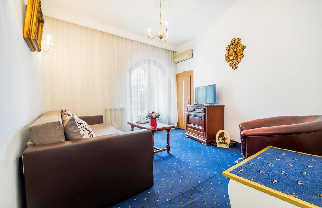 Hotel Carpati Imparatul Romanilor-1