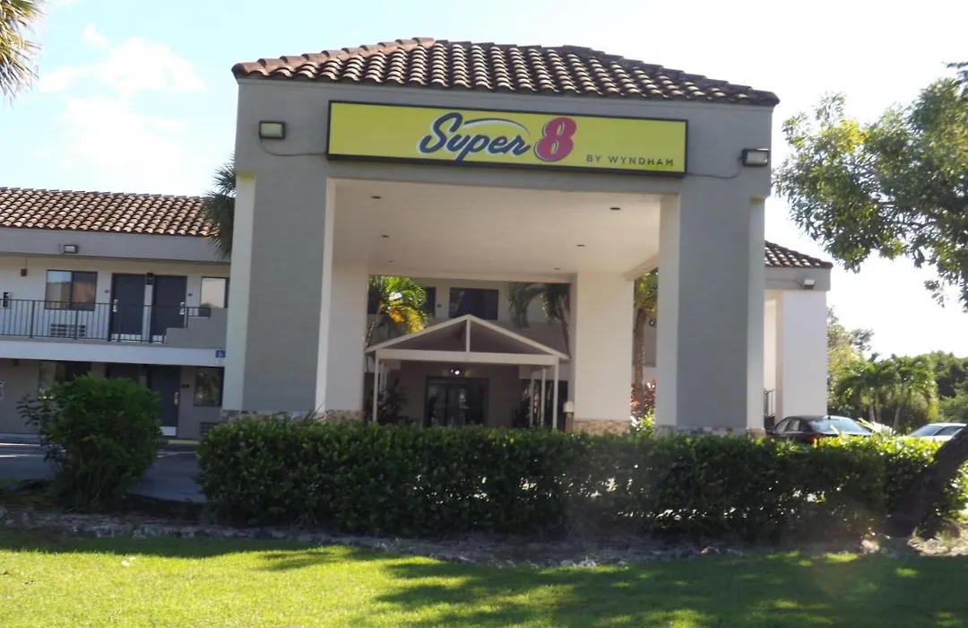 Super 8 By Wyndham Naples-1