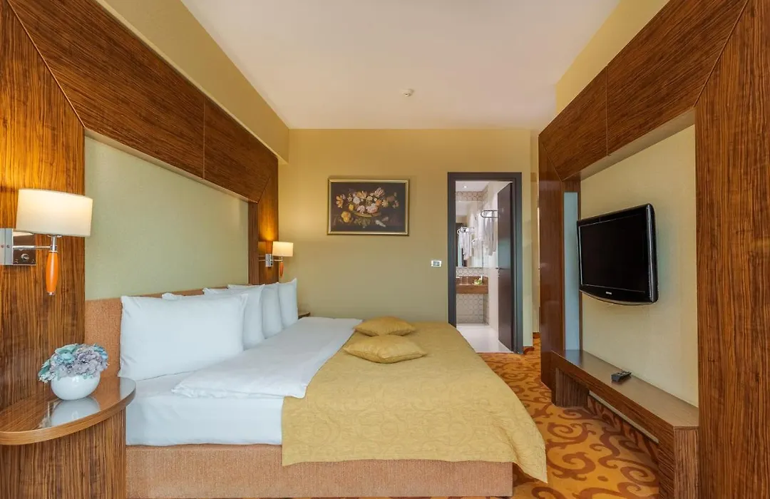 Rin Grand Hotel-1