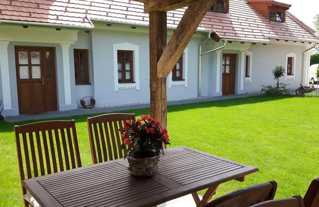 Arácsi Vendégház-1
