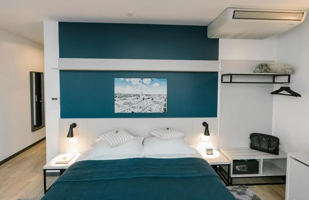 Hotel Blue-1