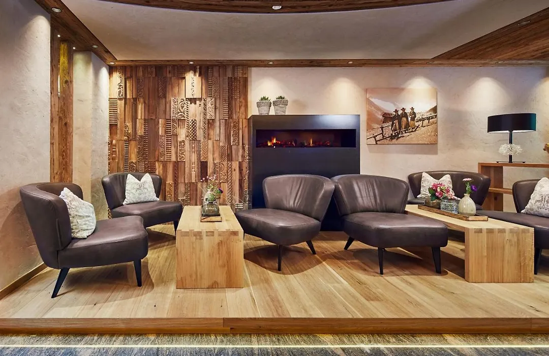 Hotel Berghof Crystal Spa & Sports-1