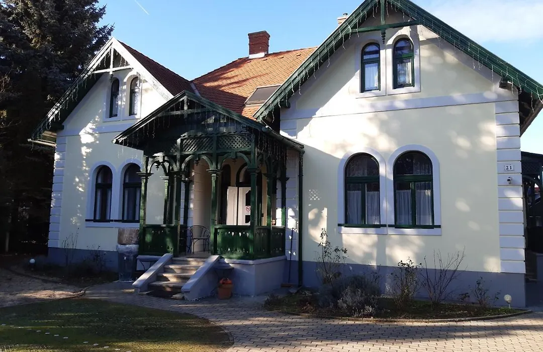 Szalay Villa-1