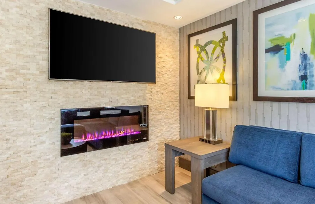 Comfort Suites Downtown Windsor-1
