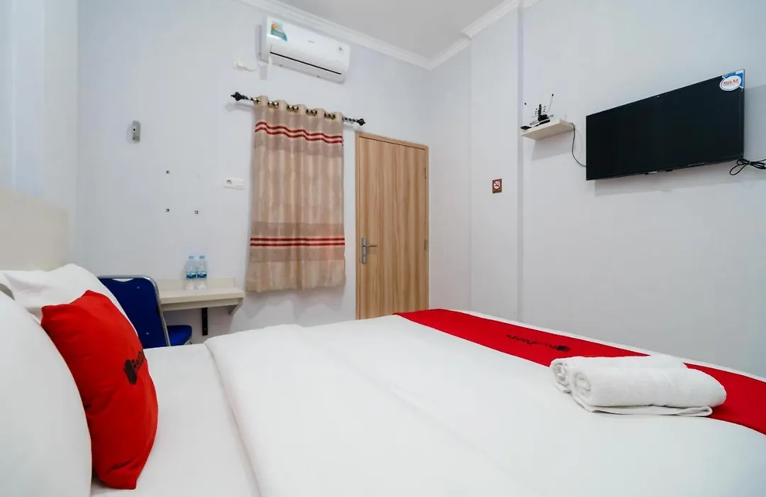 RedDoorz syariah near Stasiun LRT Bumi Sriwijaya-1