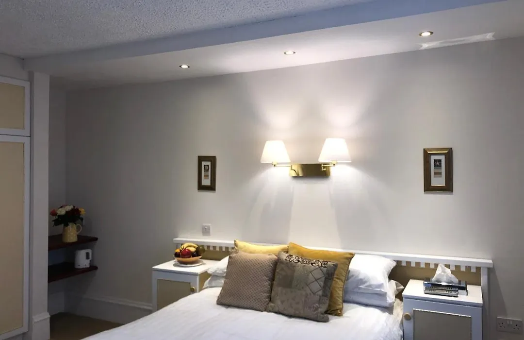 Tully'S Hotel-1